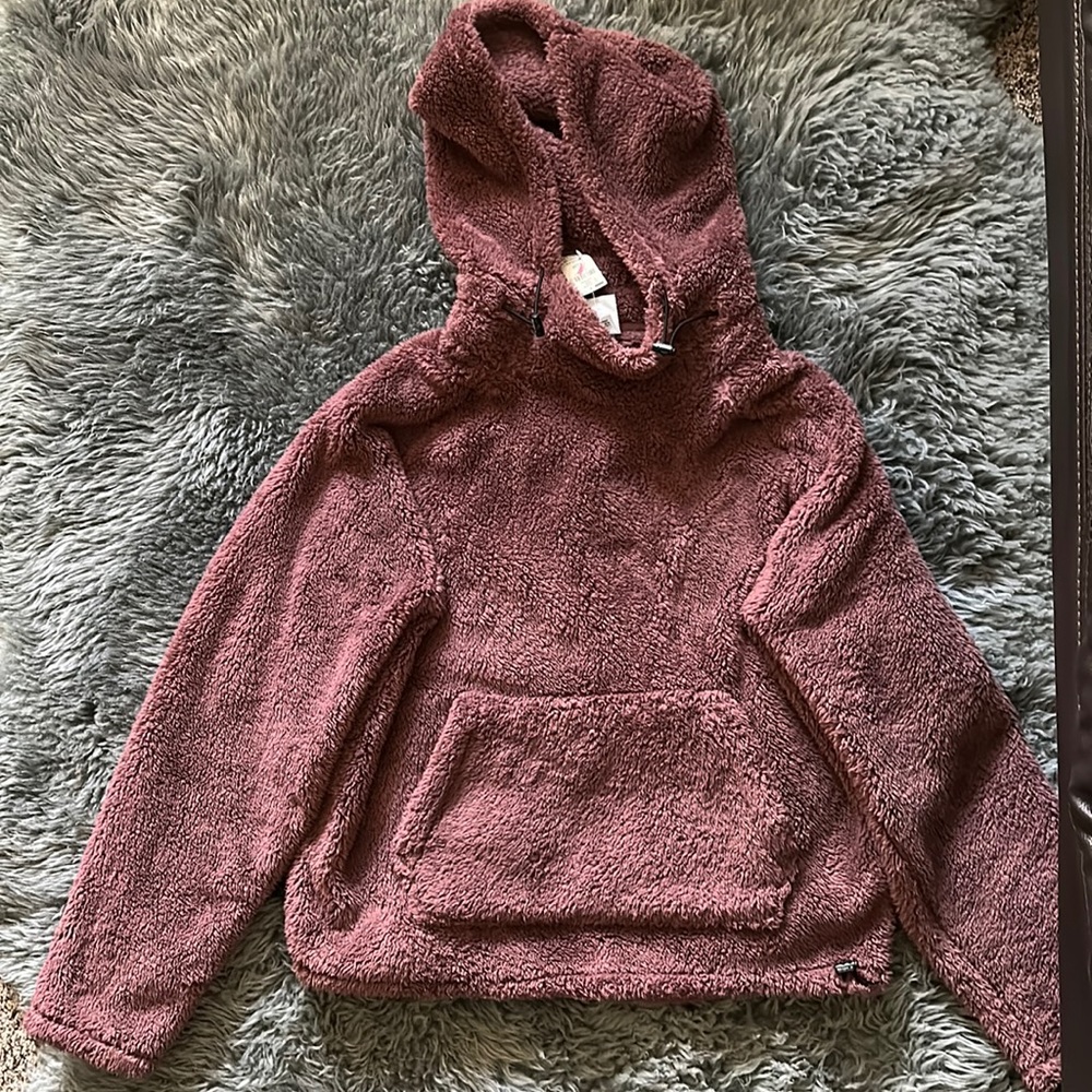 💚🩷🖤NWT Pink Victoria’s Secret fuzzy warm jacket.